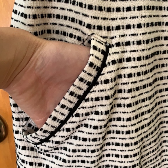 Loft Petite Black and White Sleeveless Dress - Picture 5 of 10